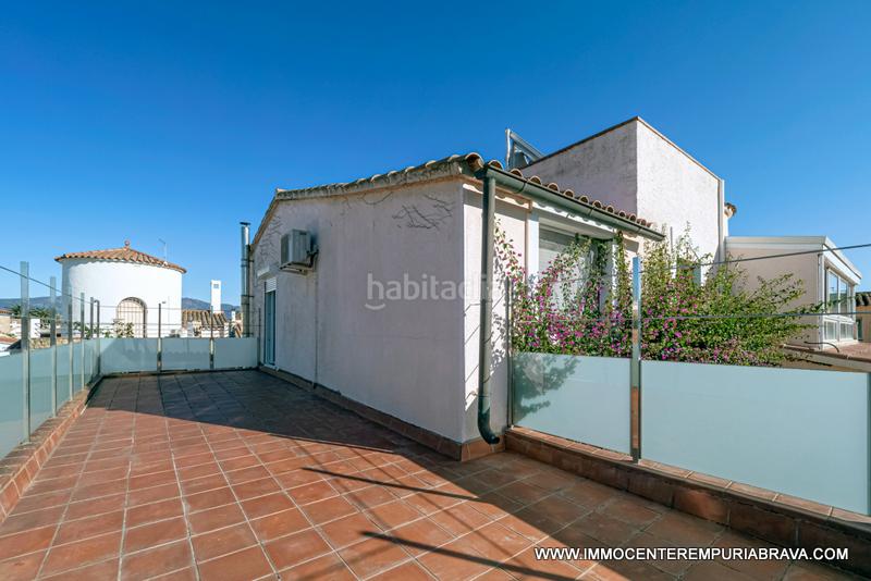 Foto 5c5ac314-f40a-48ee-8650-0df46d2e5c8f. Chalet preciosa casa con piscina cubierta en Requesens Empuriabrava