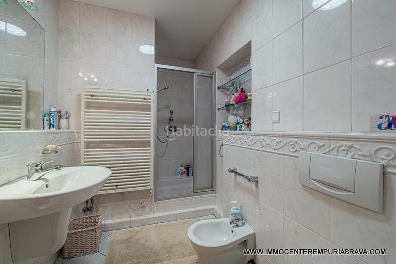 Foto 6912cfb5-1a67-4192-8697-61f6daae2291. Chalet preciosa casa con piscina cubierta en Requesens Empuriabrava