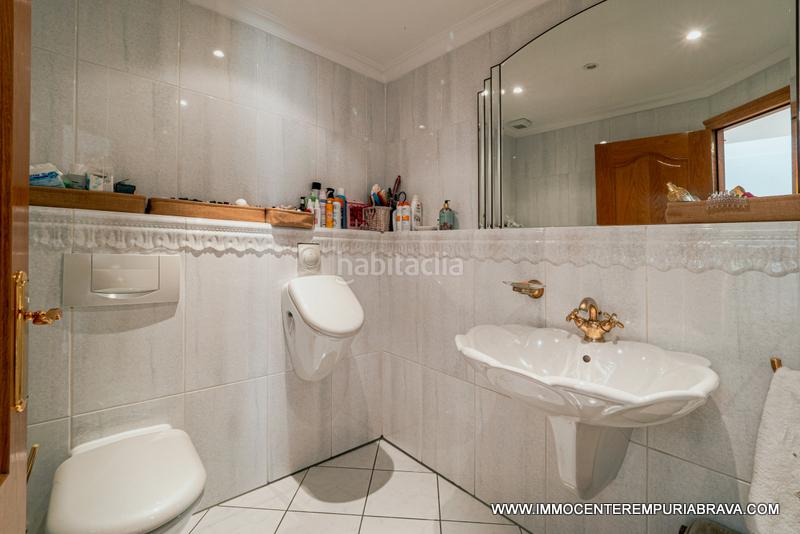 Foto c3ab16f5-487b-4f23-b37d-467edd35f26e. Chalet preciosa casa con piscina cubierta en Requesens Empuriabrava