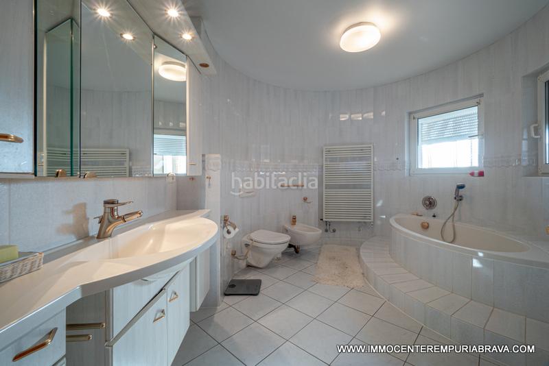 Foto ebf866cb-d756-48a7-812c-0640f9193703. Chalet preciosa casa con piscina cubierta en Requesens Empuriabrava
