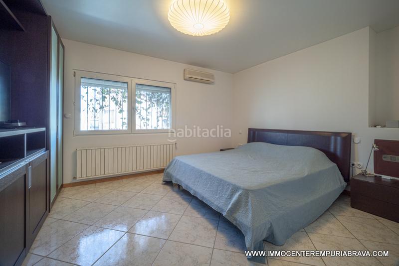 Foto fe1b98e6-d6bc-468b-950d-aee5e7cef58b. Chalet preciosa casa con piscina cubierta en Requesens Empuriabrava