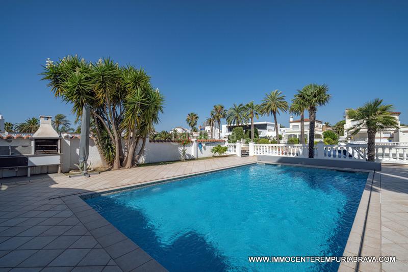 Foto 681663a1-dc24-4c62-9ce2-f9a2993daa2b. Chalet avec chauffage parking piscine dans Tordera - Fluvià - Llobregat Empuriabrava