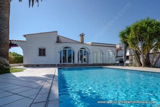 Xalet a Tordera - Fluvià - Llobregat. Estupendo chalet de una sola planta con amarre de 17m