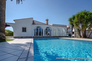 Xalet a Tordera - Fluvià - Llobregat. Estupendo chalet de una sola planta con amarre de 17m