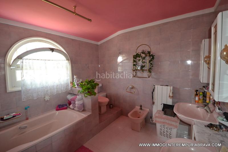 Foto 01636f58-26f5-4972-a932-b982e3e6984e. Chalet magnífica villa con amarre de 30 metros en Empuriabrava