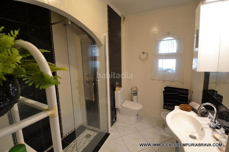 Foto 5a92ddb9-72bf-478e-9da3-b6e13fa119ed. Chalet magnífica villa con amarre de 30 metros en Empuriabrava