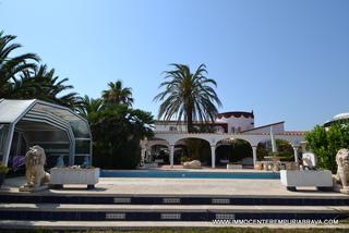 Chalet à Carmençó. Magnífica villa con amarre de 30 metros