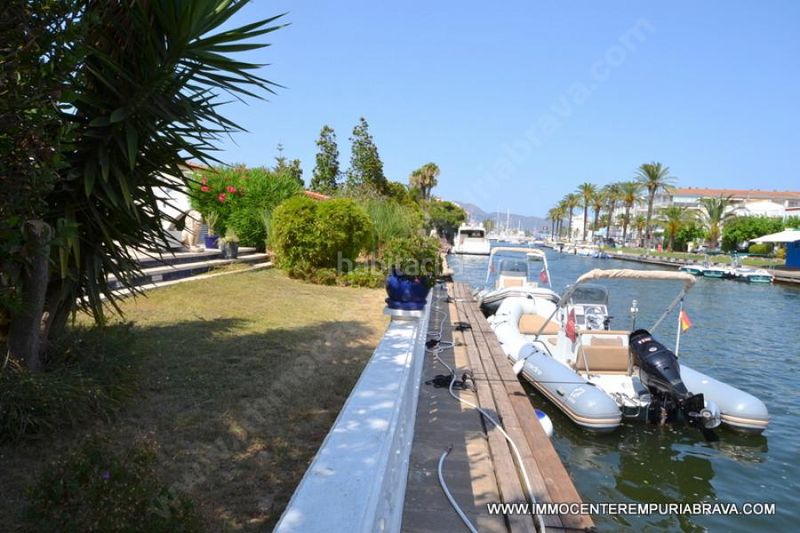 Foto bed54ff5-bceb-411d-8d81-85208590ea04. Xalet a Carmençó Empuriabrava