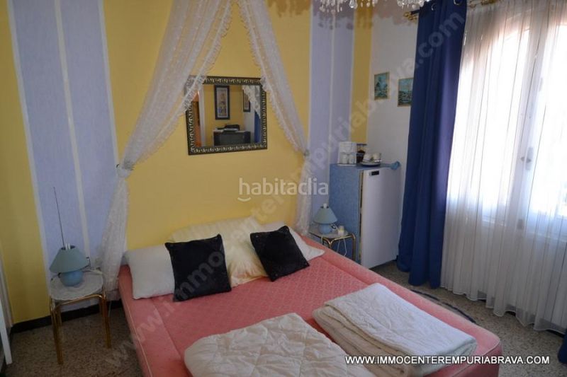 Foto c1f8e445-f48e-44b3-93de-3740a49d3f4c. Xalet a Carmençó Empuriabrava