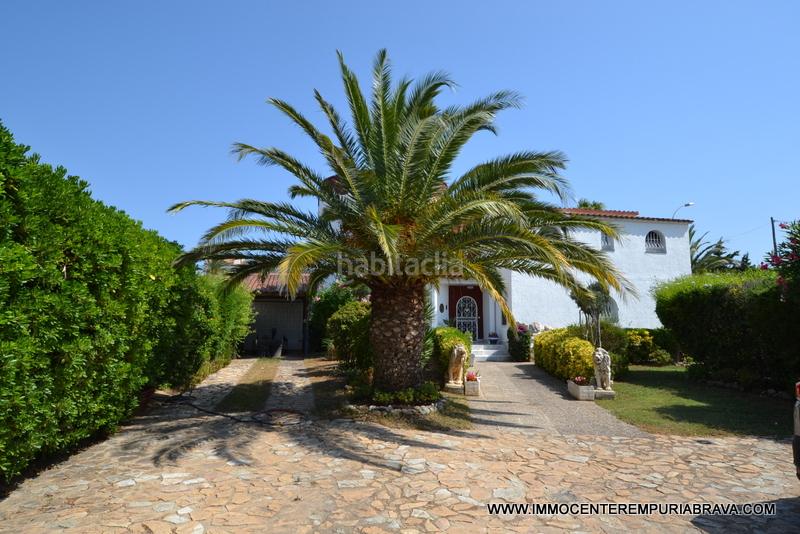 Foto cea7eedf-d3c6-4427-a706-94229b59763e. Chalet magnífica villa con amarre de 30 metros en Empuriabrava