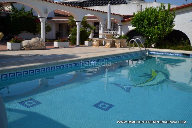 Foto dcaacecd-e3a3-4d65-b403-e93d2d621873. Chalet magnífica villa con amarre de 30 metros en Empuriabrava