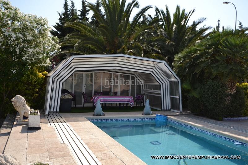 Foto e2dcaedc-56c4-4331-b51b-4a4b7b22d506. Chalet magnífica villa con amarre de 30 metros en Empuriabrava
