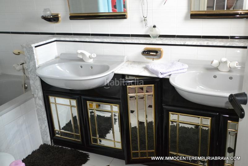 Foto ee457d57-2582-4d8b-ac4a-9e330cf8abda. Chalet magnífica villa con amarre de 30 metros en Empuriabrava