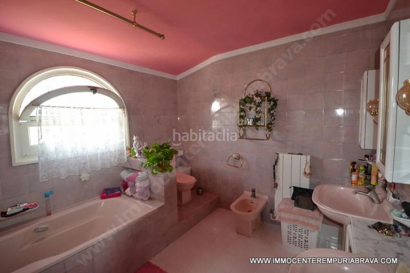 Foto fccb0153-0d9d-4246-84d1-5096981c325a. Xalet a Carmençó Empuriabrava