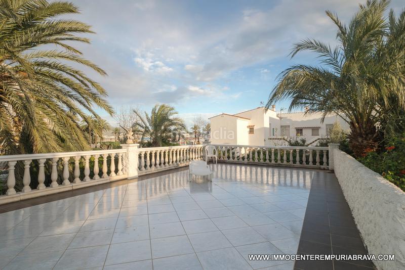Foto 088ccdb4-2973-4aa7-9b08-099a30ffaef9. Chalet villa con gran parcela cerca de la playa en Empuriabrava
