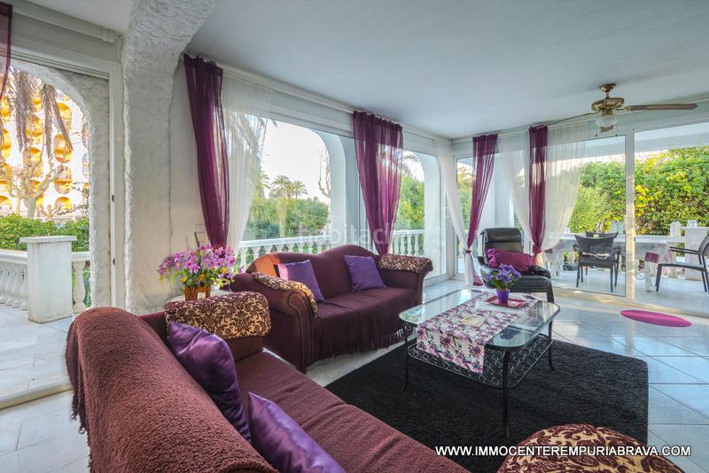 Foto a63e4054-9d7a-464f-83c7-84d6272d63b4. Chalet villa con gran parcela cerca de la playa en Empuriabrava