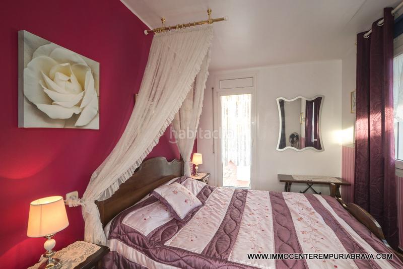 Foto c044f620-cf24-47f5-86bd-74ea373d2e77. Chalet villa con gran parcela cerca de la playa en Empuriabrava