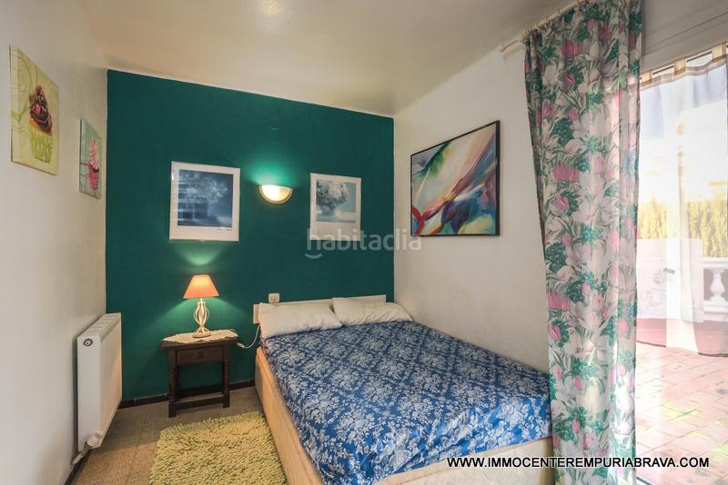 Foto ecd55f21-46bd-4774-a1c1-ac9720d8d404. Chalet villa con gran parcela cerca de la playa en Empuriabrava