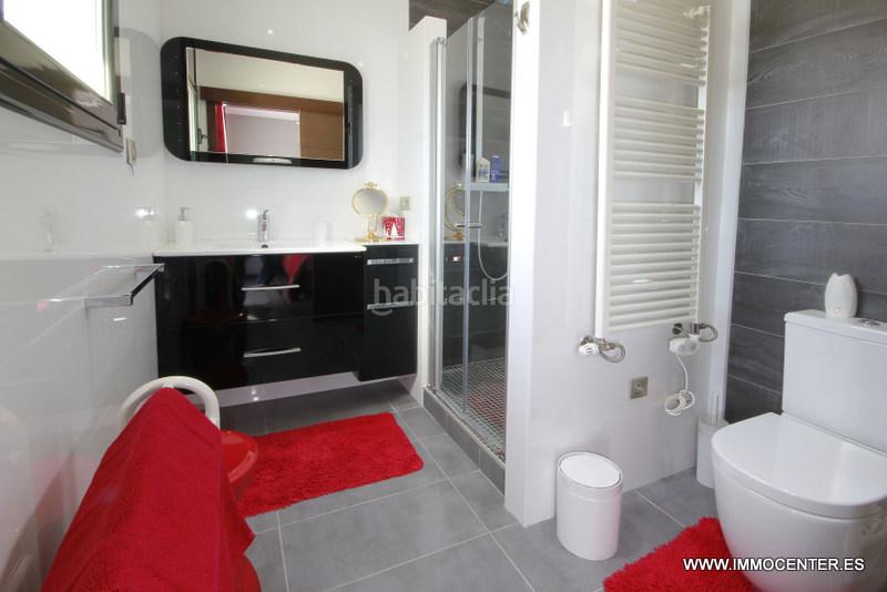 Foto 120352ab-d72a-4798-b0ab-a34ac6ab6839. Chalet hermosa villa en el canal con piscina y amarre en Empuriabrava