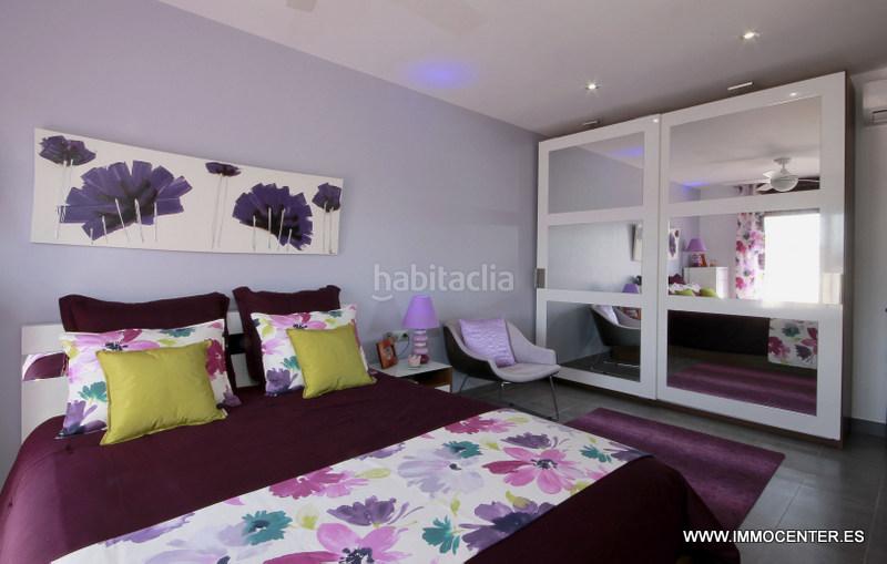 Foto 30626374-ee38-4eff-93ff-e5020b0f3cc7. Chalet hermosa villa en el canal con piscina y amarre en Empuriabrava