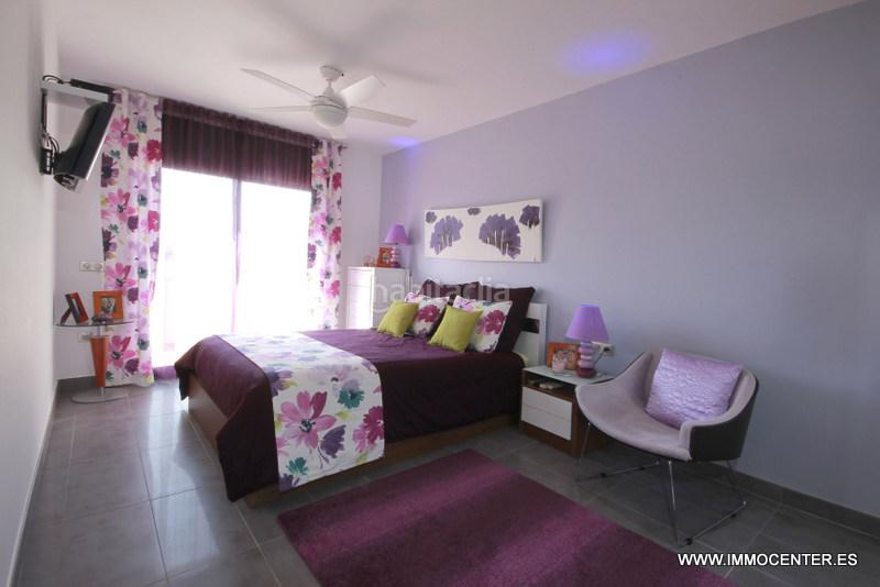 Foto 412b974d-2cde-45c3-a8b8-14a55bb6b2f2. Chalet hermosa villa en el canal con piscina y amarre en Empuriabrava