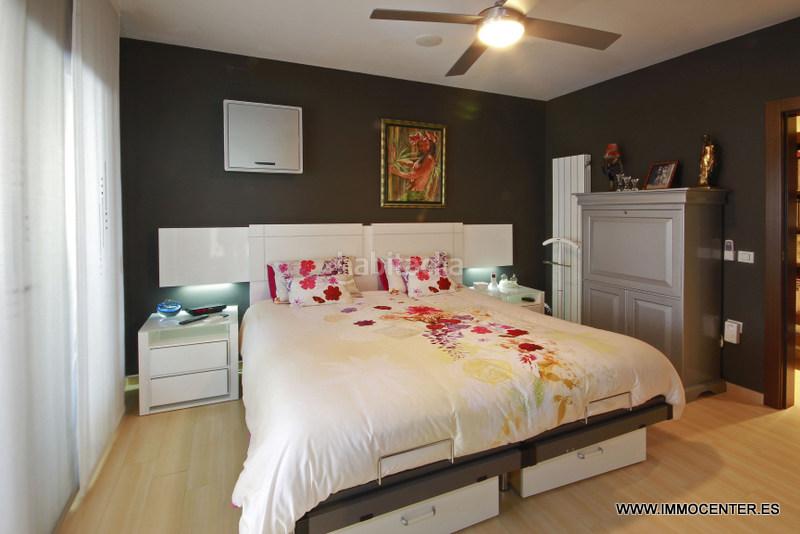 Foto 6b308561-1fc0-4cdc-be2b-8aff3458a832. Chalet hermosa villa en el canal con piscina y amarre en Empuriabrava