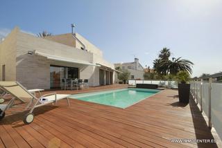 Xalet a Cap Ras - Creus - Falconera. Hermosa villa en el canal con piscina y amarre