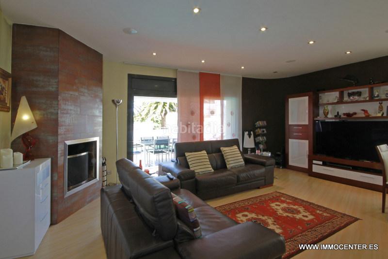 Foto b82df626-093a-49a3-9a8c-b18adb23002b. Chalet hermosa villa en el canal con piscina y amarre en Empuriabrava