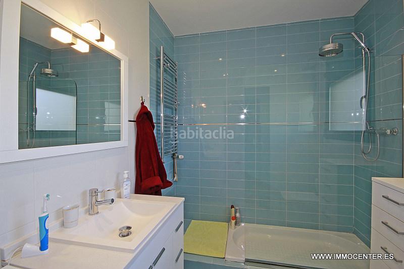 Foto f475c17c-0fc0-4d32-8678-2167927de23e. Chalet hermosa villa en el canal con piscina y amarre en Empuriabrava