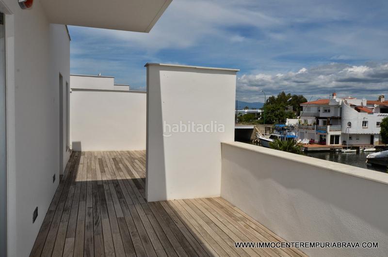 Foto 1c2dc690-359f-45fe-909c-7b41c815cce5. Chalet exclusiva y moderna, villa de arquitecto con amarre para velero. en Empuriabrava
