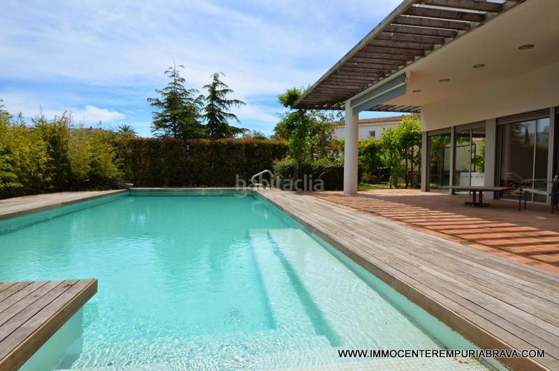 Foto 37113ec0-a867-4357-a7c1-7e4922352d38. Chalet exclusiva y moderna, villa de arquitecto con amarre para velero. en Empuriabrava