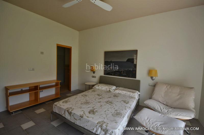 Foto 950b2eff-a082-4c6a-8190-1d0309120b0d. Chalet exclusiva y moderna, villa de arquitecto con amarre para velero. en Empuriabrava