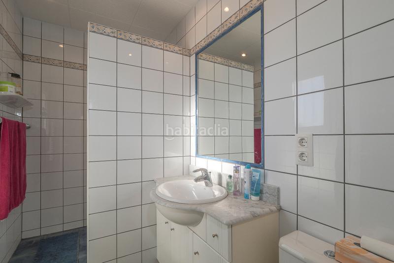 Foto f09224f0-17e0-4e05-bdb9-0e64edb4688f. Chalet hermosa villa de estilo loft en el gran canal y amarre en Empuriabrava