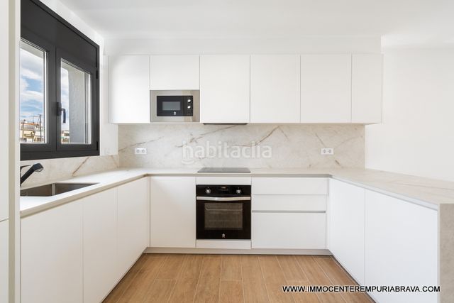 Foto 0cf51fe7-e47a-4269-b5eb-3e0f2a7ca043. Xalet amb piscina a Salins - Cavall de Mar Empuriabrava