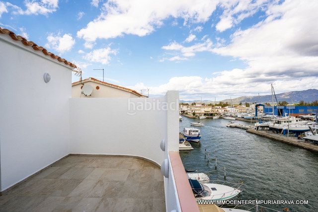 Foto 174d8dd7-f4eb-4a7e-a0be-e7af0185773b. Xalet amb piscina a Salins - Cavall de Mar Empuriabrava