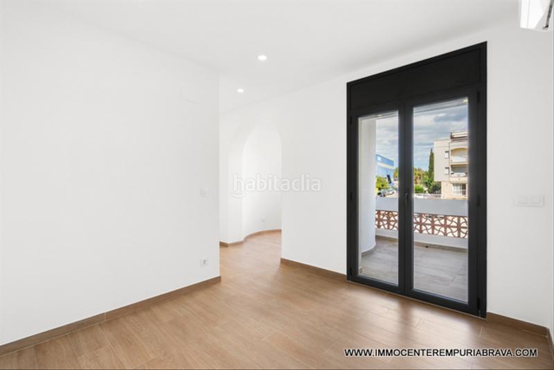 Foto 51f128cf-05e1-4144-ae57-f689efbb1518. Chalet casa de pescadores totalmente reformada antes de los puentes en Empuriabrava