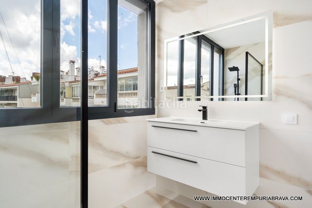Foto a14f2253-8679-40df-bb22-f66511d1da0b. Xalet amb piscina a Salins - Cavall de Mar Empuriabrava