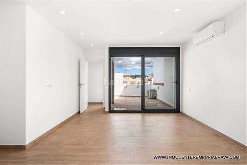 Foto a9015ed5-0c95-4a16-9506-f9bacb36ead2. Chalet casa de pescadores totalmente reformada antes de los puentes en Empuriabrava