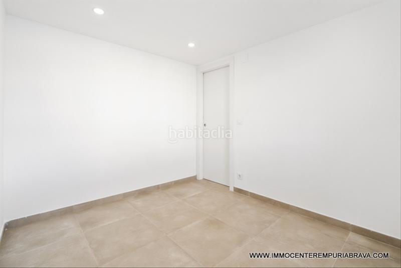 Foto c867a9a3-8517-4550-a8ba-114d39f37f6a. Chalet casa de pescadores totalmente reformada antes de los puentes en Empuriabrava