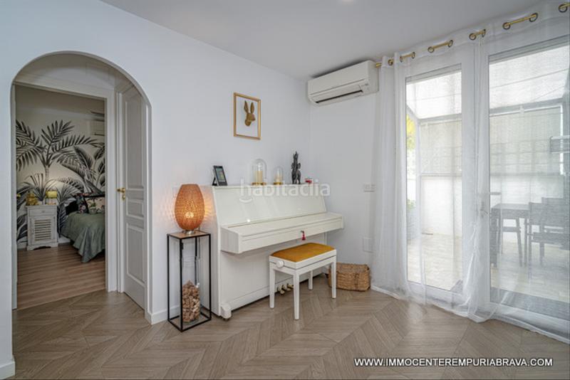 Foto 4a5857da-ce47-422b-aed0-d6a08acc3433. Chalet casa de una sola planta totalmente reformada en Empuriabrava