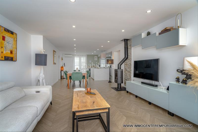 Foto 5a8b0651-f5d0-4de3-9b79-4678585bda3f. Chalet casa de una sola planta totalmente reformada en Empuriabrava