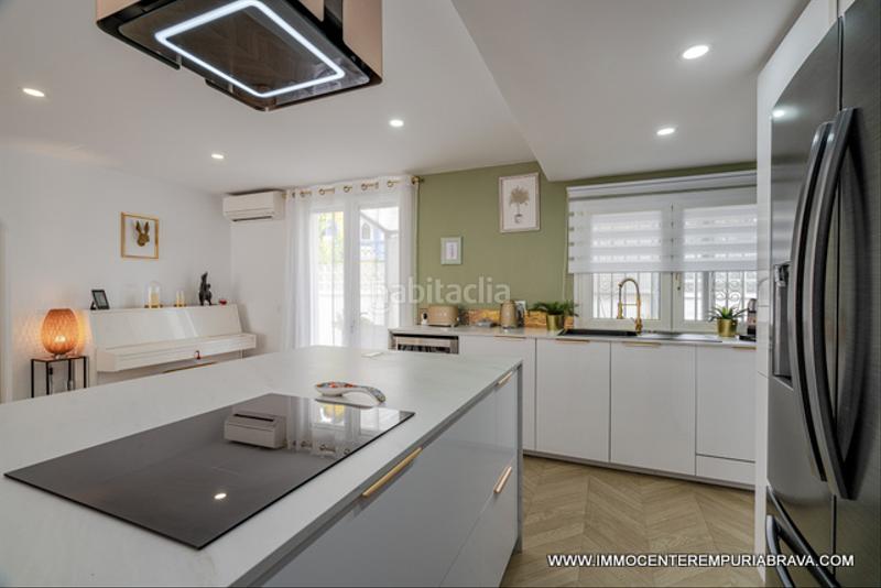 Foto 5b8aedda-f8d3-411b-ace8-d3c58e44f4f3. Chalet casa de una sola planta totalmente reformada en Empuriabrava