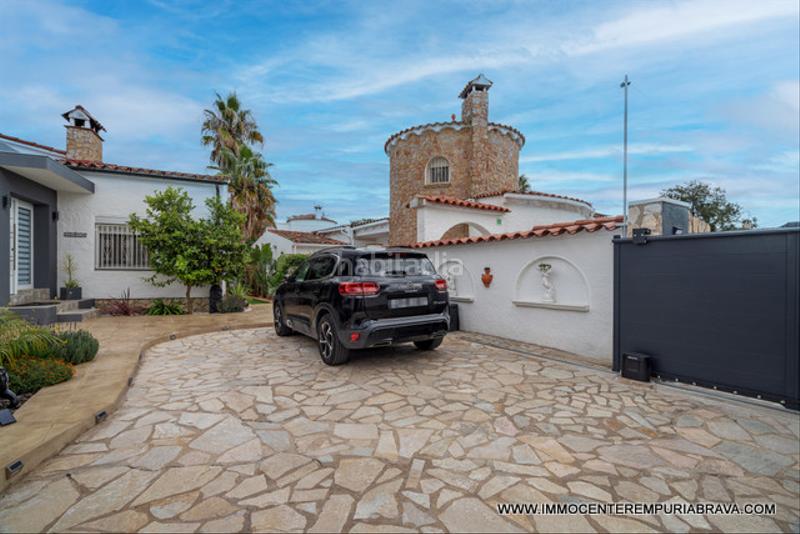Foto 68385f46-343e-44fe-83c9-0a66568195cd. Chalet casa de una sola planta totalmente reformada en Empuriabrava