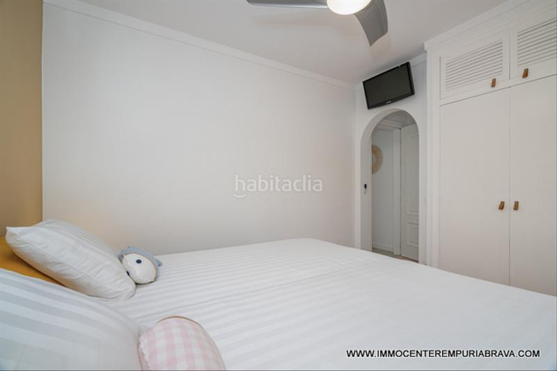 Foto 83fb16c3-fde0-4b12-805d-f215c46e5dc9. Chalet casa de una sola planta totalmente reformada en Empuriabrava