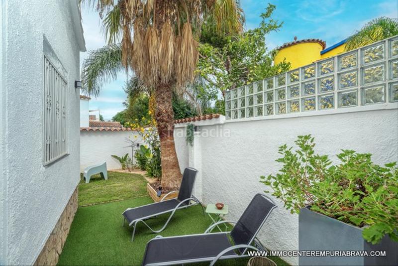 Foto a00043bc-a0e5-47dd-b294-e613efafdbac. Chalet casa de una sola planta totalmente reformada en Empuriabrava