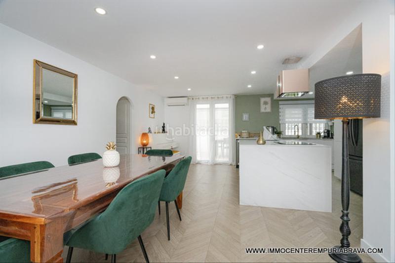Foto b1d67a7e-af5d-421a-9e10-2c109284ca3b. Chalet casa de una sola planta totalmente reformada en Empuriabrava
