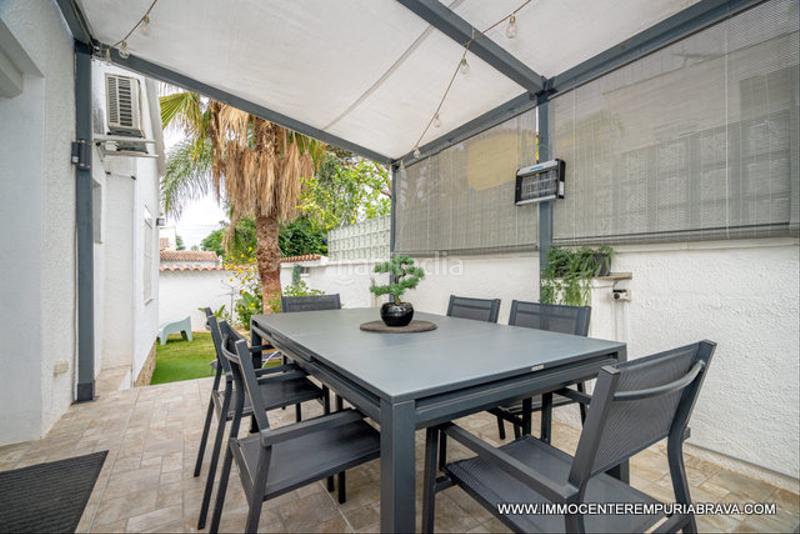 Foto b9b367e7-0faf-4f02-b1d4-b18b6fe29ae8. Chalet casa de una sola planta totalmente reformada en Empuriabrava