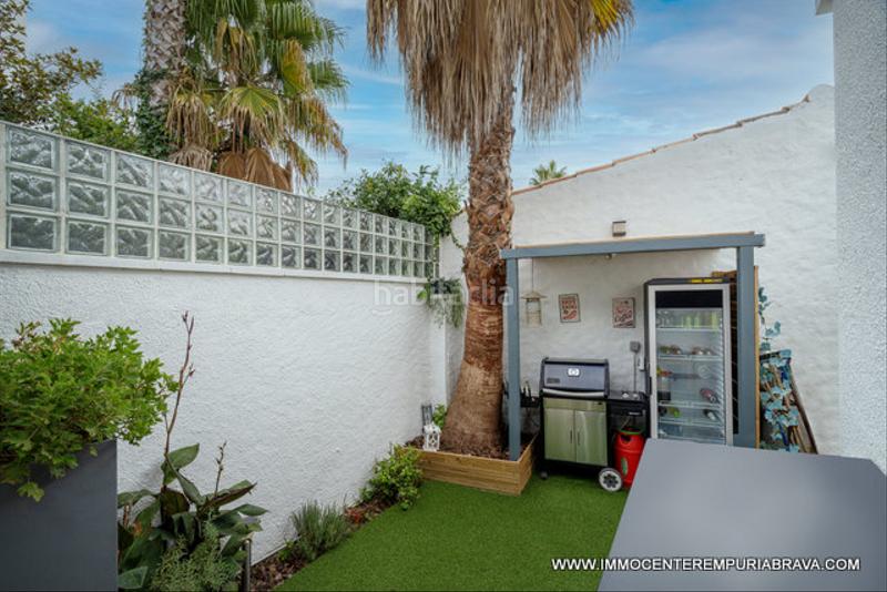 Foto bac30bc5-8996-401b-9781-18b2f069aff8. Chalet casa de una sola planta totalmente reformada en Empuriabrava