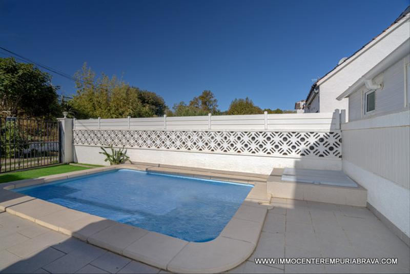 Foto c46b8e7b-f0a6-403a-af9b-52caa3381ca8. Chalet avec chauffage piscine dans Moxó - Sant Mori Empuriabrava