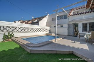 Chalet à Carlit - Montseny. Bonita casa adosada con piscina privada en ampuriabrava